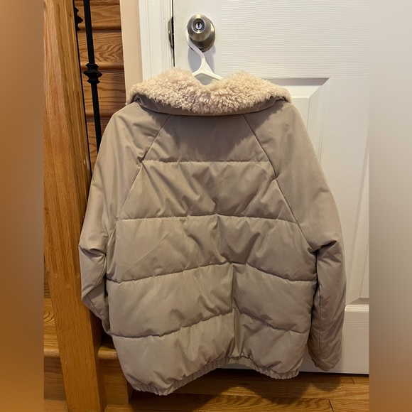 Hollister Faux Fur collar puffer bomber jacket - Picture 5 of 5